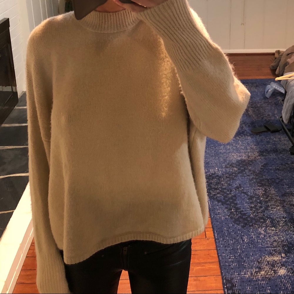 Perfect turtleneck sweater w/ modern slit back